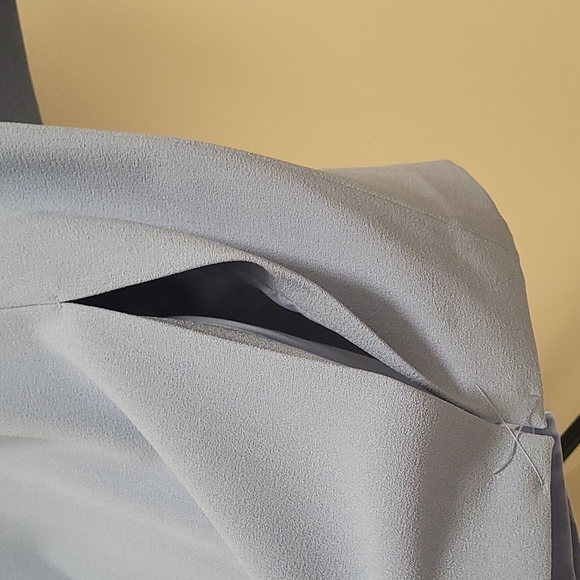 TAHARI  SUITS. - Picture 8 of 12